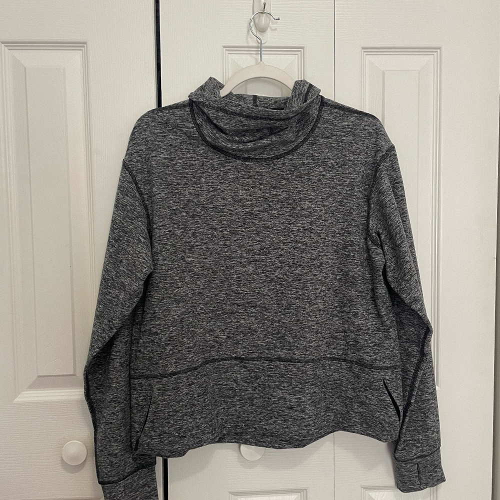 Lululemon ready to rulu fleece turtleneck size 8